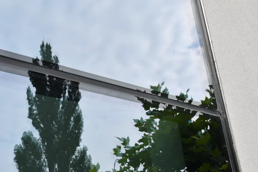 Trendy ve skleněných fasádách: od energetických úspor po inteligentní skla